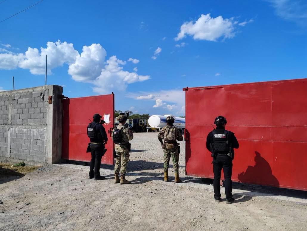 Se reportan 14 detenidos y 348 mil litros de aceite asegurados durante cateos en ciudad Victoria.