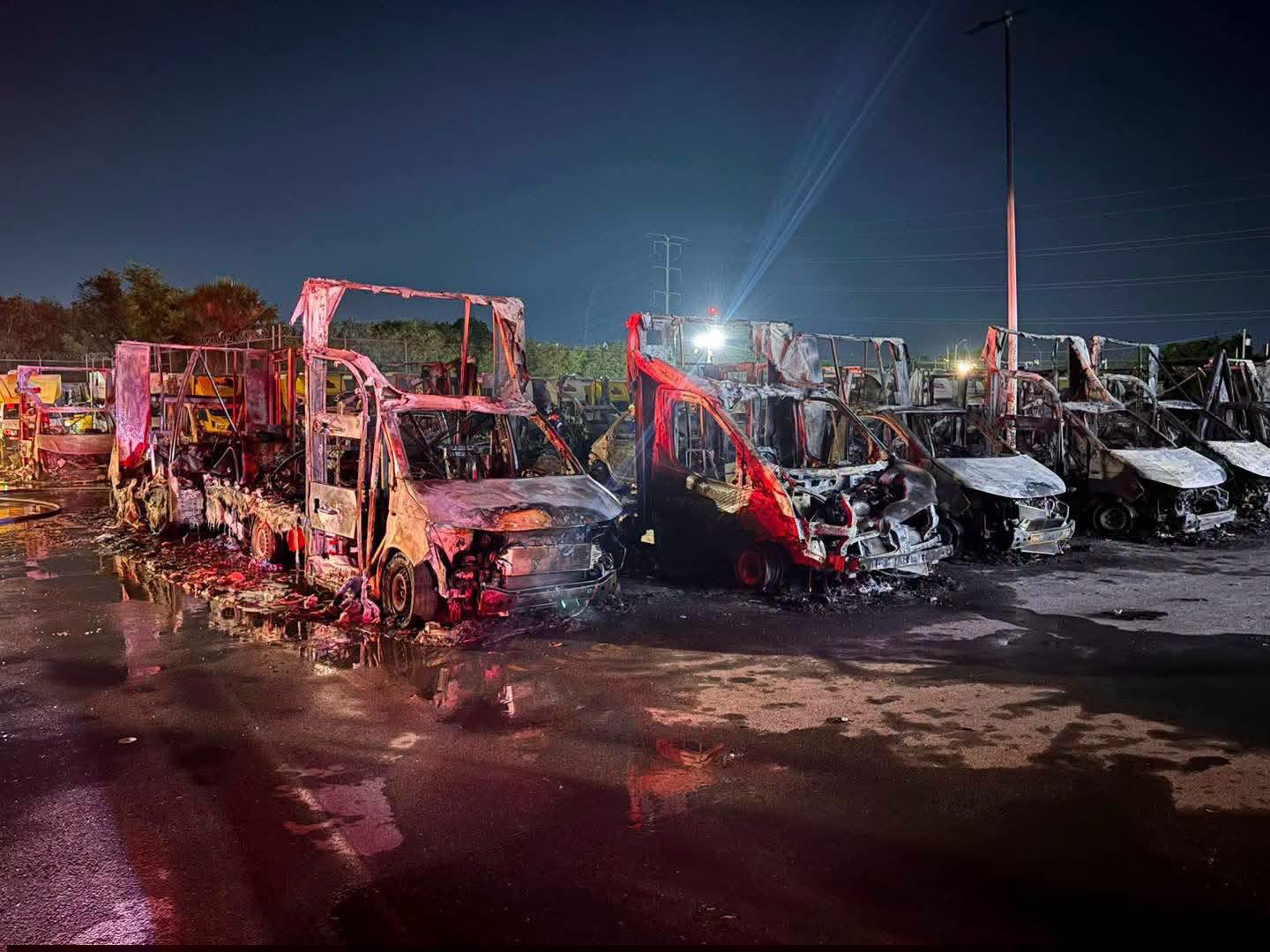 El Fiscal General Jesús Eduardo Govea Orozco afirmó que no existe ningún elemento que vincule el incendio con la delincuencia organizada ni con un caso de extorsión.