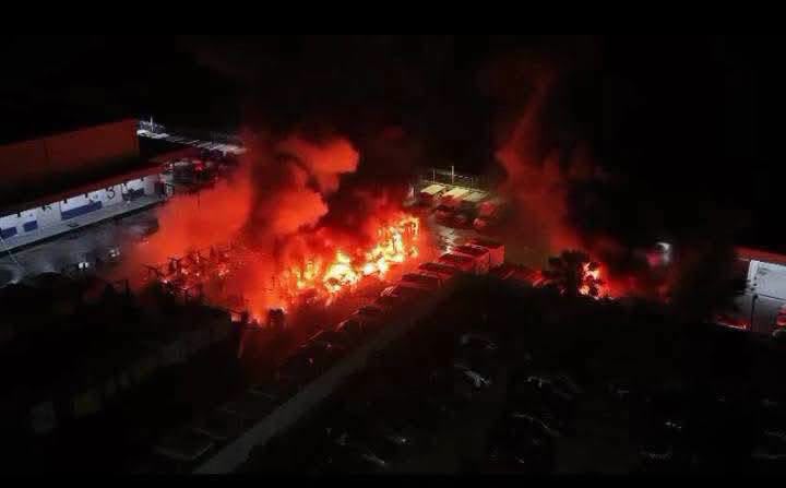Peritajes detectaron tres puntos de inicio del fuego y establecieron que el incendio fue provocado de manera secuencial; aún buscan identificar al responsable.