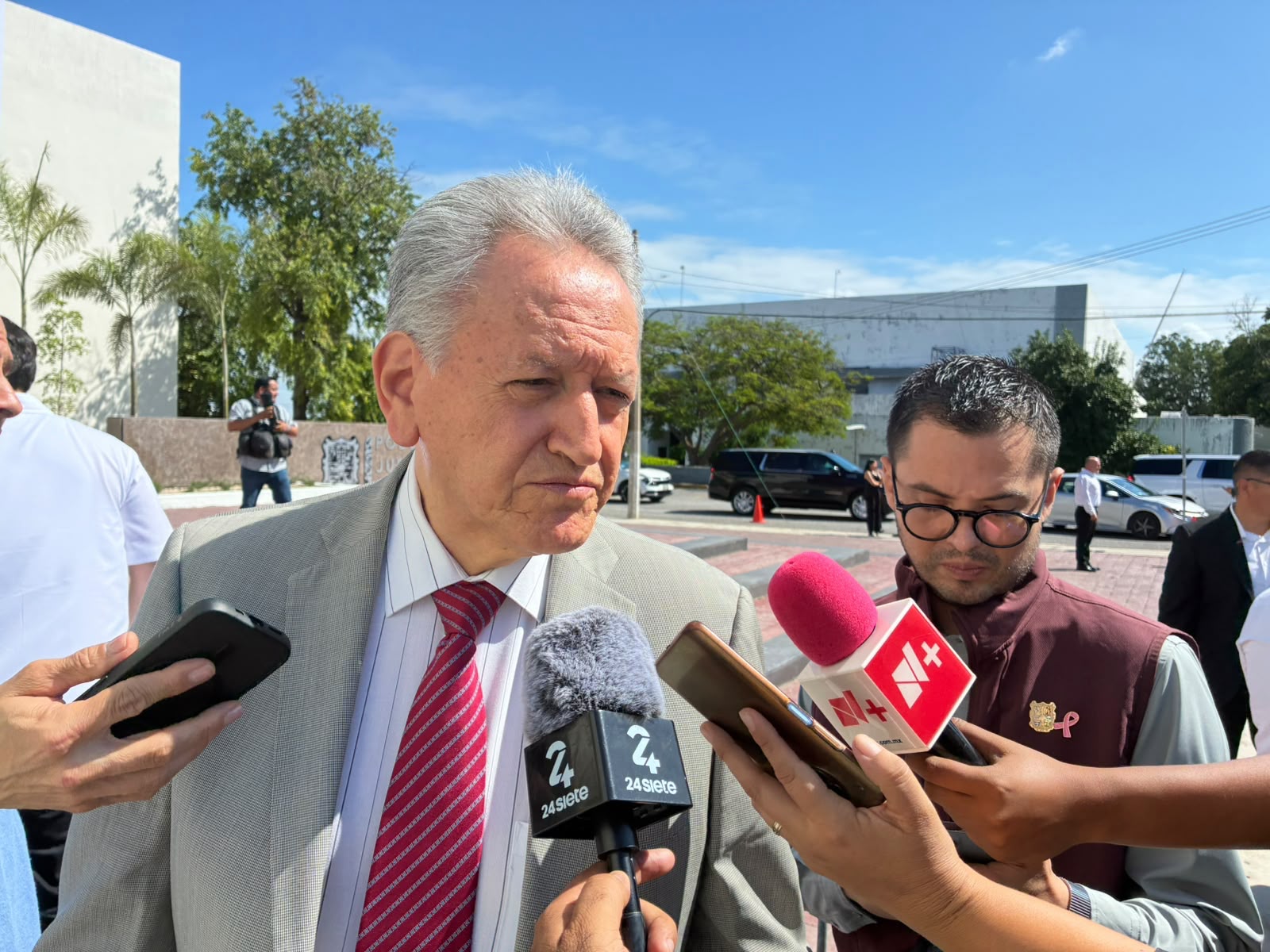 El Secretario de Salud de Tamaulipas, Ricardo Guerrero Morales reportó más de mil casos de cáncer de mama canalizados para atención y destaca la importancia de la detección temprana.