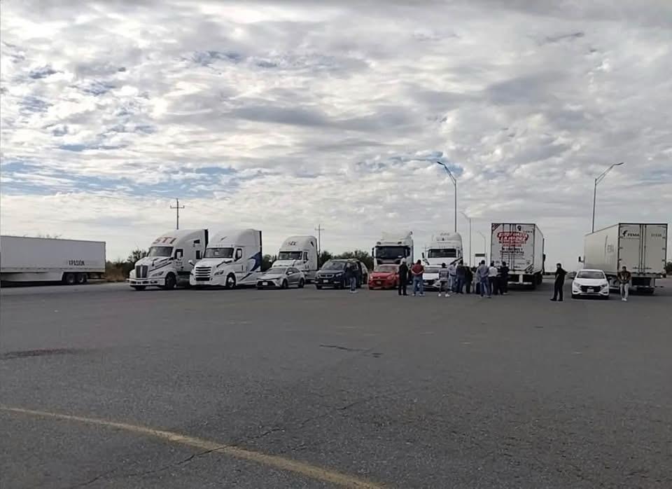 Transportistas protestaron en Reynosa, Nuevo Laredo y Altamira para exigir seguridad carretera, mejores condiciones fiscales e infraestructura.