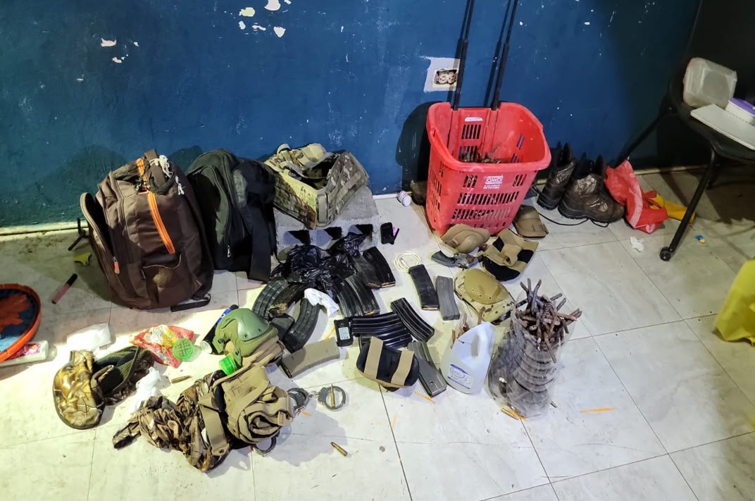 Ejército y Guardia Nacional liberaron a 11 personas en Nuevo Laredo y aseguraron un arma corta, 15 cargadores, 387 cartuchos y equipo táctico.